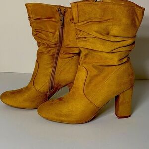 Women’s size 8 1/2 tan zip up mid‎ calf high heel boot